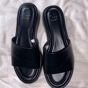 Comfortable & cute for spring and summer. Very lightly used. Good for wide feet.